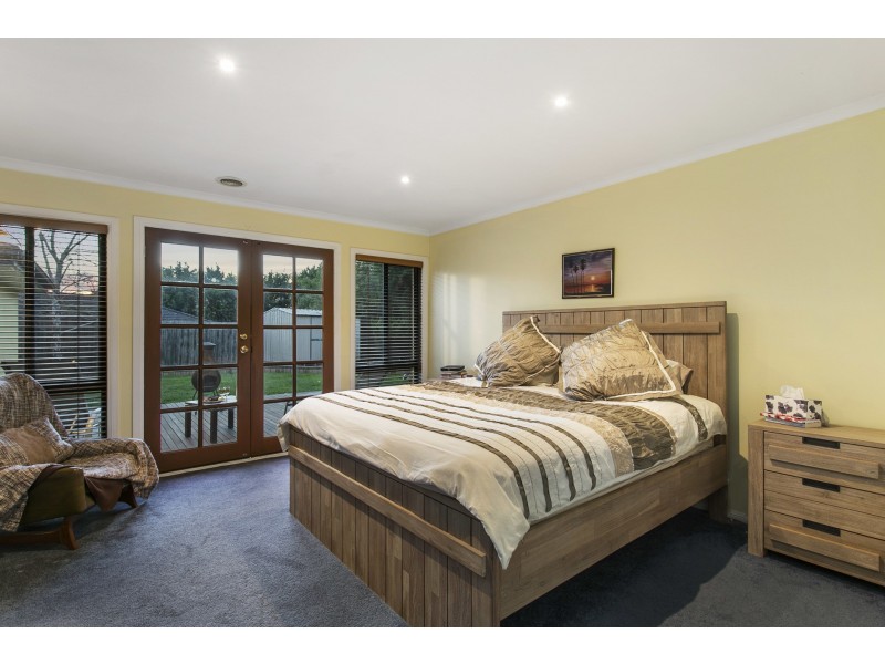 11 Charles Conder Place, Berwick VIC 3806