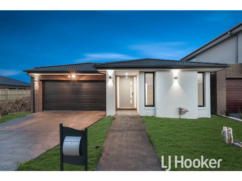 22 Stature Avenue, Clyde North VIC 3978