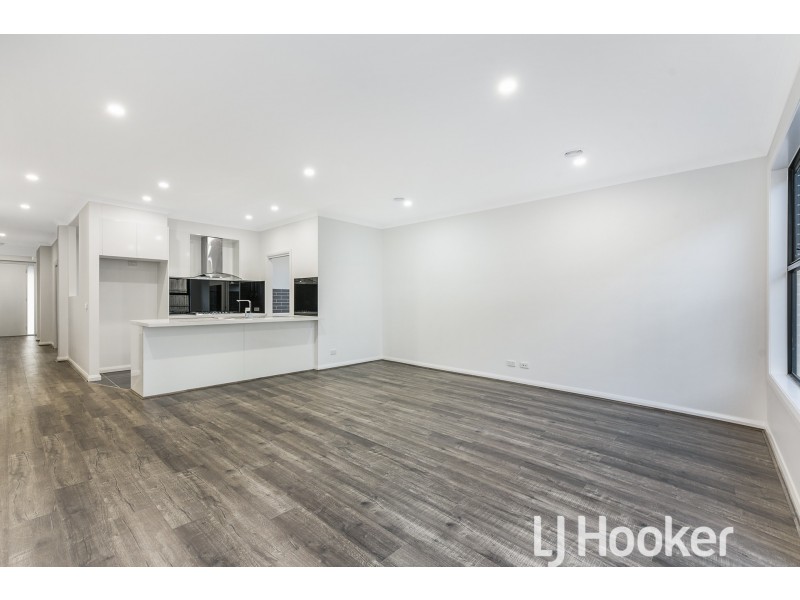 22 Stature Avenue, Clyde North VIC 3978