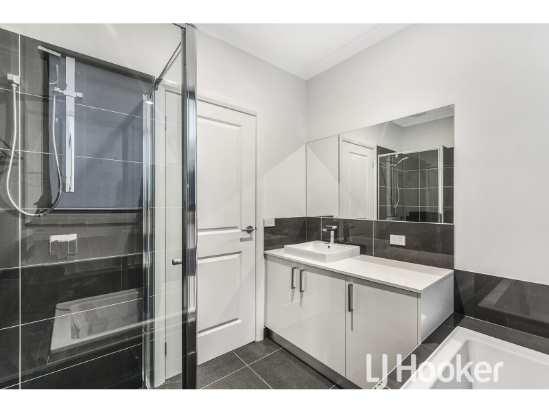 22 Stature Avenue, Clyde North VIC 3978