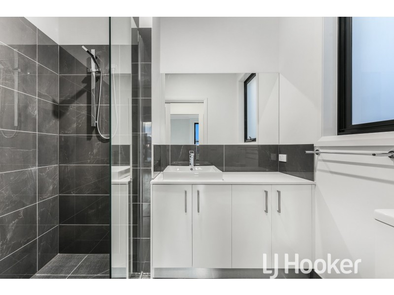 22 Stature Avenue, Clyde North VIC 3978