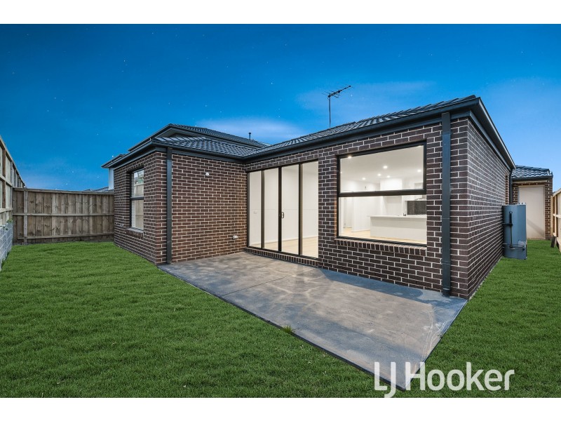 22 Stature Avenue, Clyde North VIC 3978