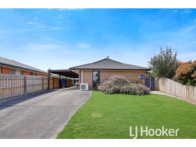 16 Blaxland Avenue, Cranbourne North VIC 3977