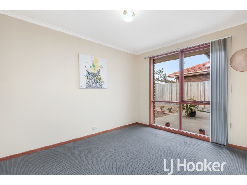 16 Blaxland Avenue, Cranbourne North VIC 3977