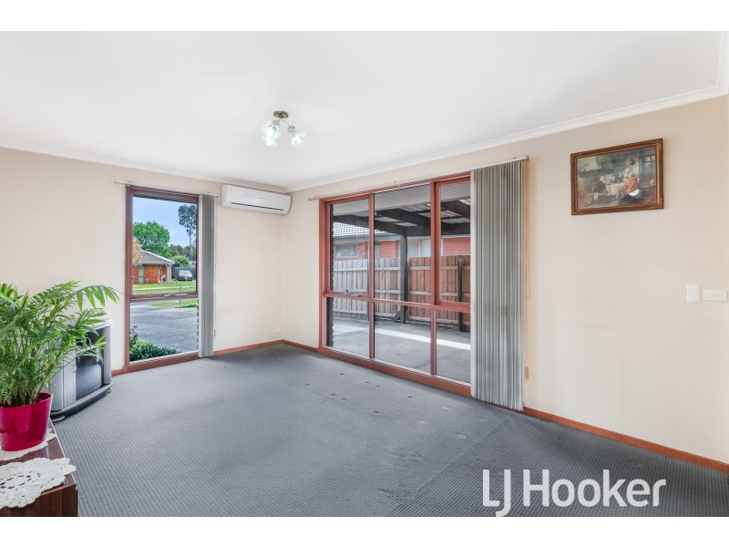 16 Blaxland Avenue, Cranbourne North VIC 3977