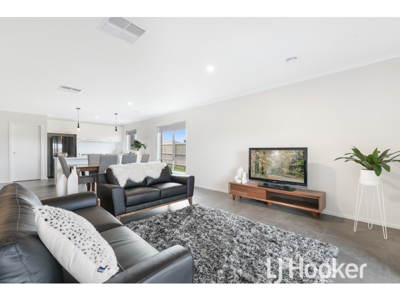 12 Cochin Drive, Clyde North VIC 3978