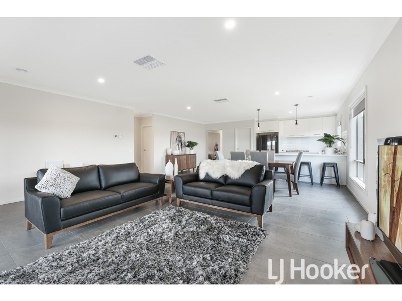 12 Cochin Drive, Clyde North VIC 3978