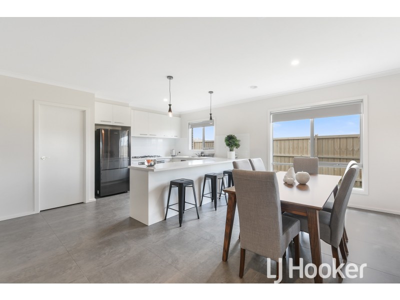 12 Cochin Drive, Clyde North VIC 3978