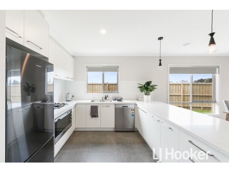 12 Cochin Drive, Clyde North VIC 3978