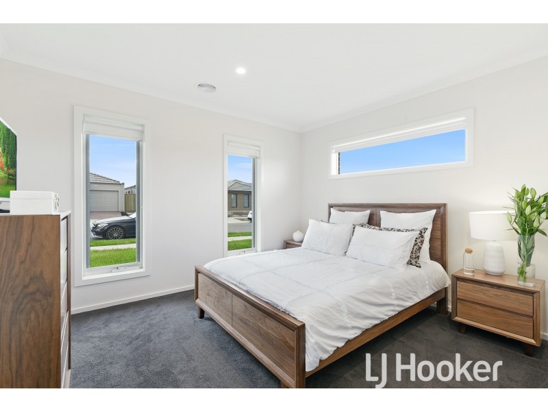 12 Cochin Drive, Clyde North VIC 3978