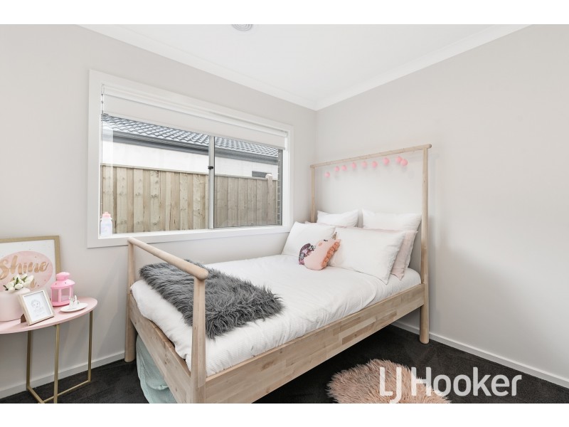 12 Cochin Drive, Clyde North VIC 3978