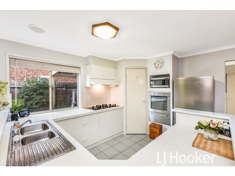 13 Nestle Retreat, Berwick VIC 3806