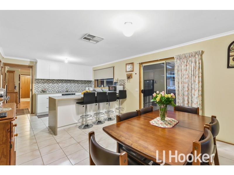 24 Glendale Crescent, Berwick VIC 3806