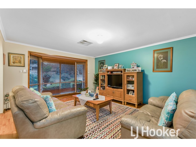 24 Glendale Crescent, Berwick VIC 3806