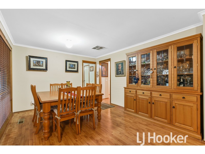 24 Glendale Crescent, Berwick VIC 3806