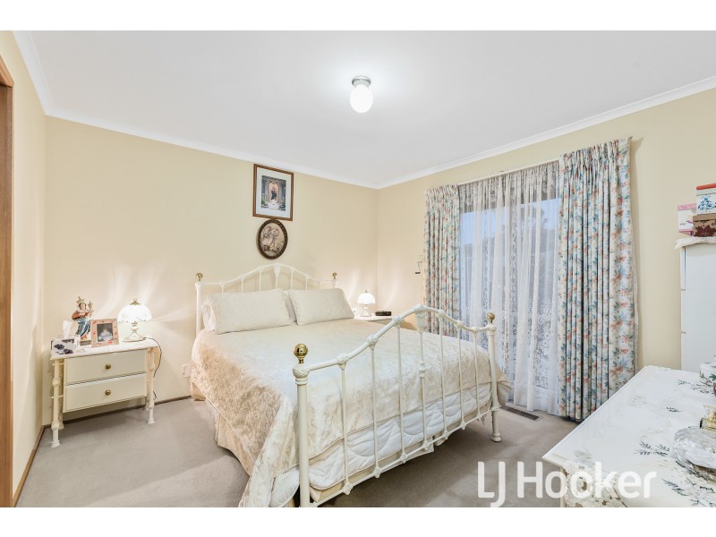 24 Glendale Crescent, Berwick VIC 3806