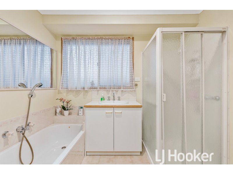 24 Glendale Crescent, Berwick VIC 3806