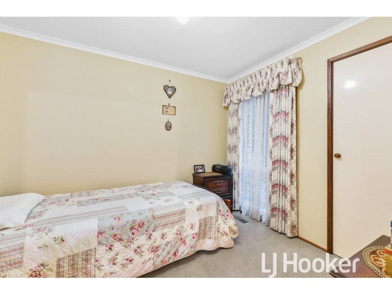 24 Glendale Crescent, Berwick VIC 3806