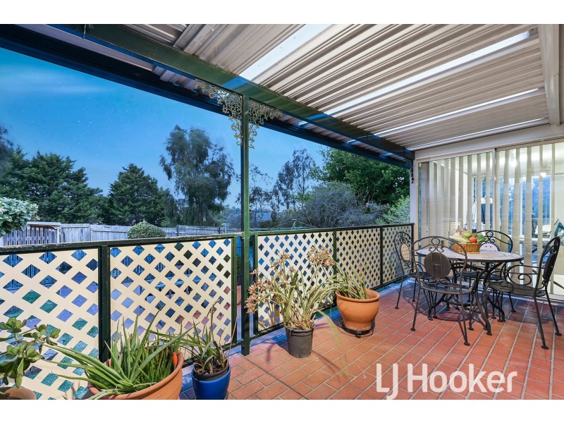 24 Glendale Crescent, Berwick VIC 3806