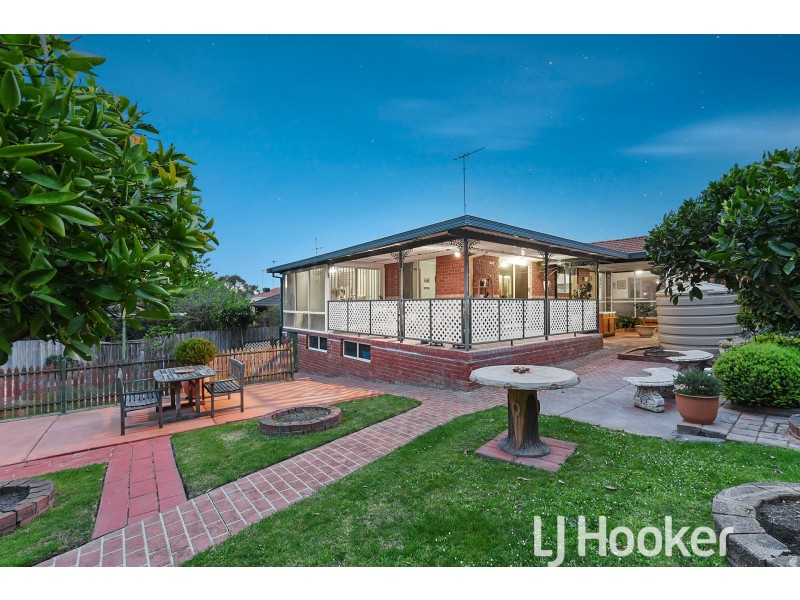 24 Glendale Crescent, Berwick VIC 3806