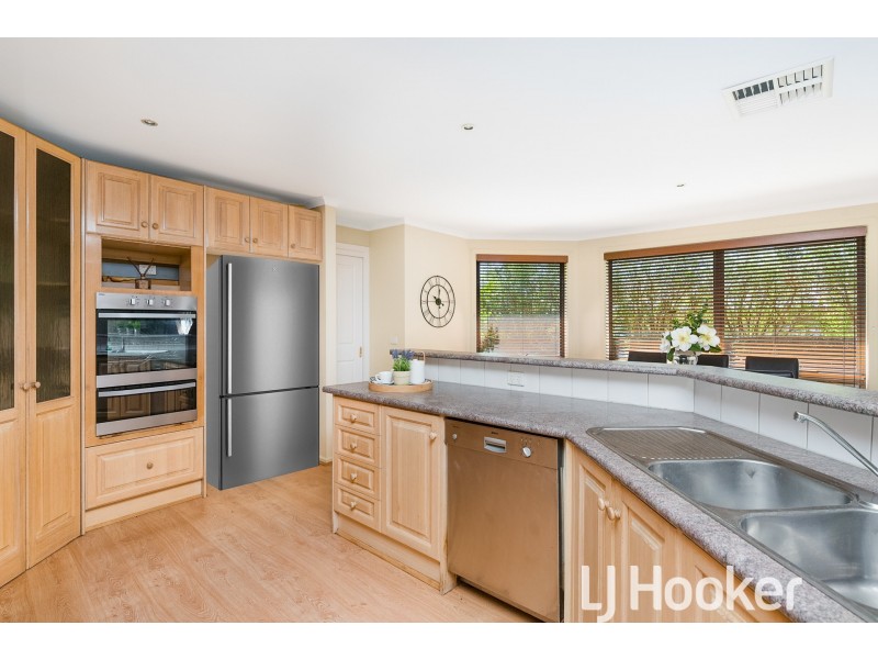 8 Albrecht Avenue, Berwick VIC 3806