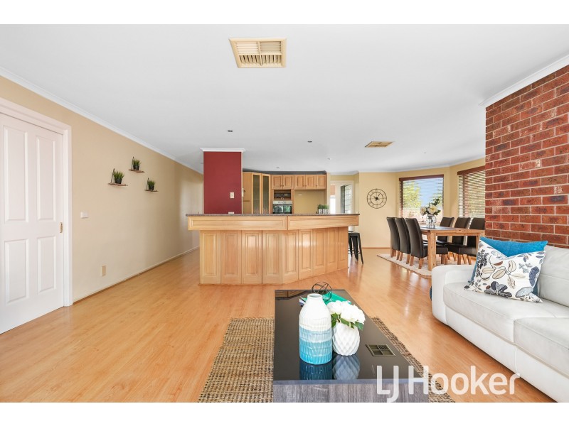 8 Albrecht Avenue, Berwick VIC 3806