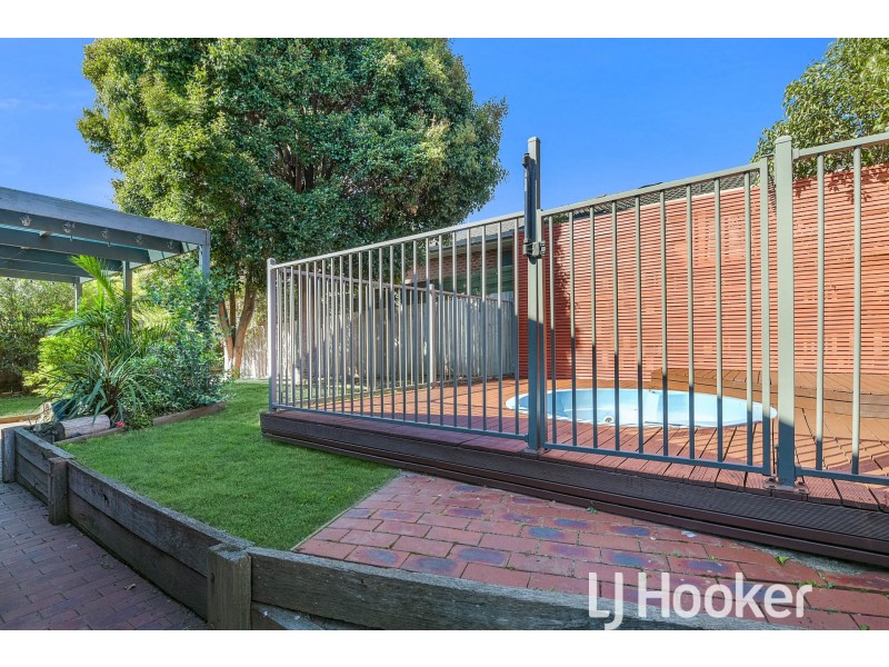 8 Albrecht Avenue, Berwick VIC 3806
