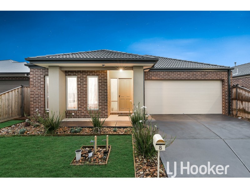 8 Campaspe Street, Clyde North VIC 3978