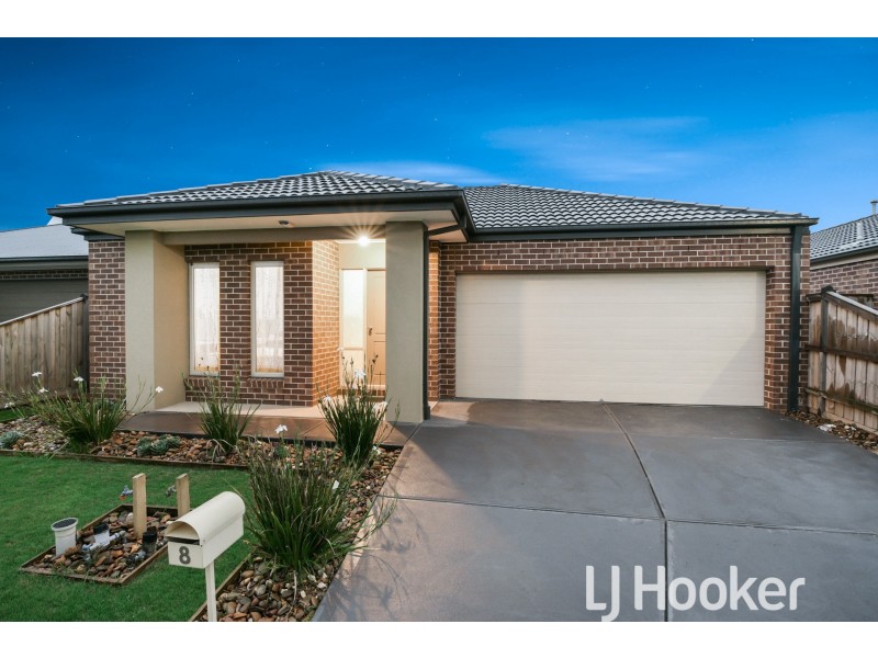 8 Campaspe Street, Clyde North VIC 3978