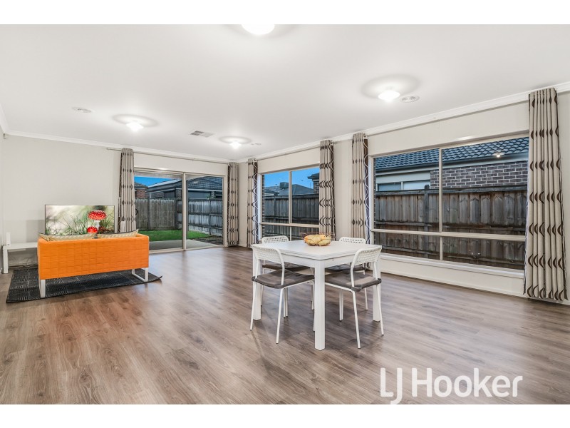 8 Campaspe Street, Clyde North VIC 3978