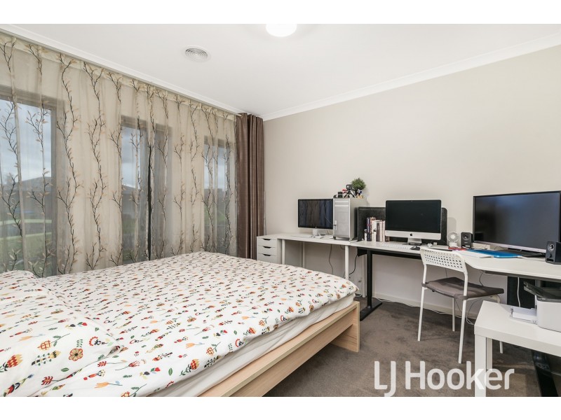 8 Campaspe Street, Clyde North VIC 3978