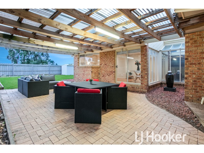 24 Baringa Park Drive, Narre Warren South VIC 3805