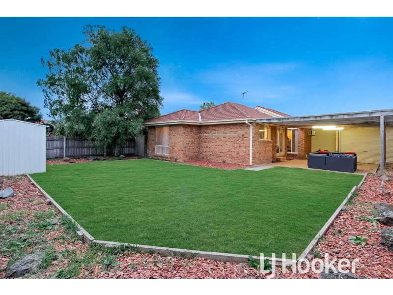 24 Baringa Park Drive, Narre Warren South VIC 3805