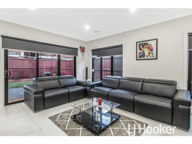 14 Mossey Crescent, Cranbourne East VIC 3977