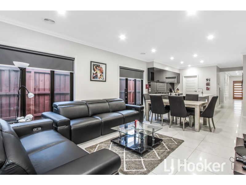 14 Mossey Crescent, Cranbourne East VIC 3977