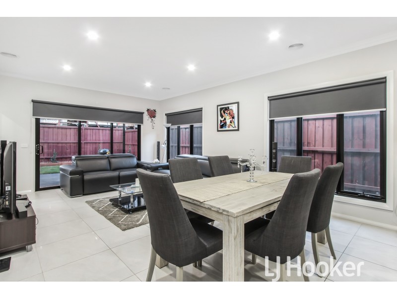 14 Mossey Crescent, Cranbourne East VIC 3977