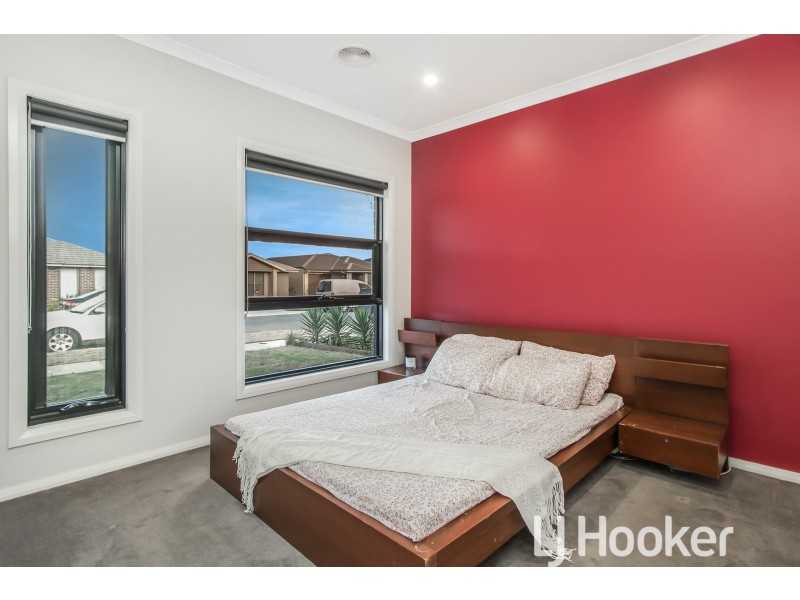 14 Mossey Crescent, Cranbourne East VIC 3977