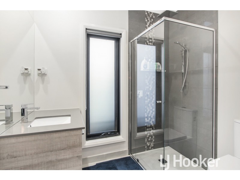 14 Mossey Crescent, Cranbourne East VIC 3977