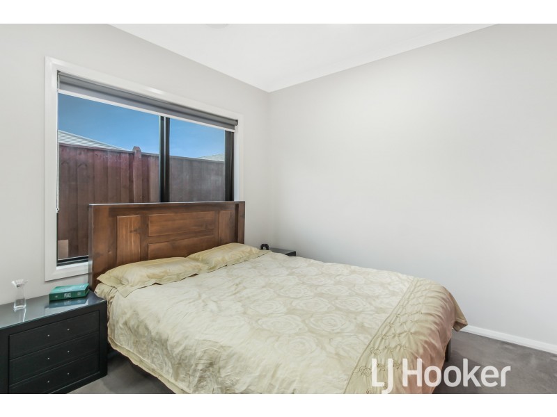 14 Mossey Crescent, Cranbourne East VIC 3977