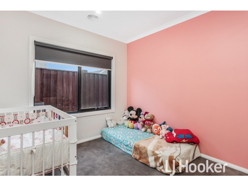 14 Mossey Crescent, Cranbourne East VIC 3977