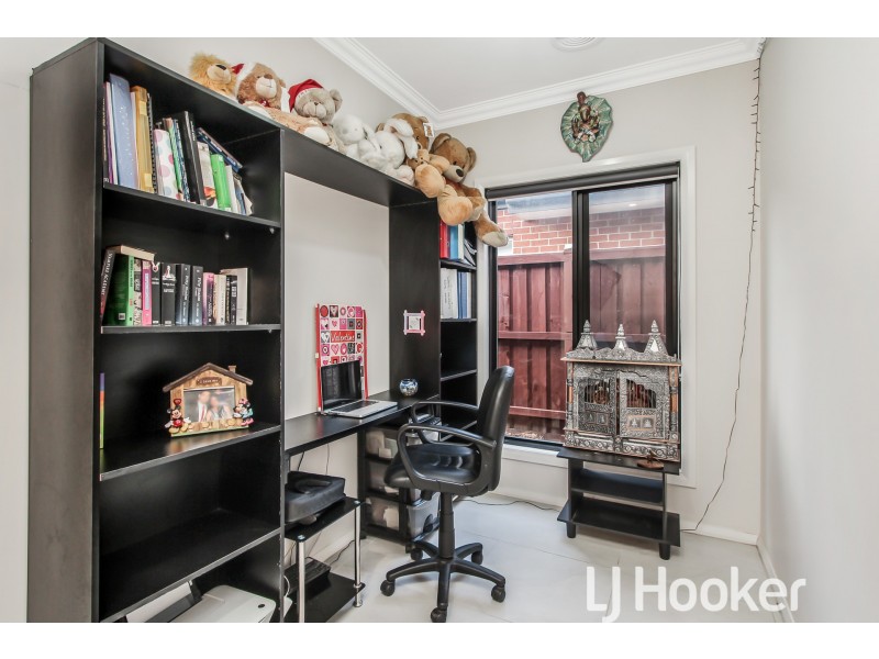 14 Mossey Crescent, Cranbourne East VIC 3977