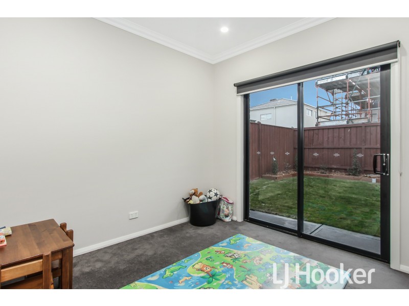 14 Mossey Crescent, Cranbourne East VIC 3977