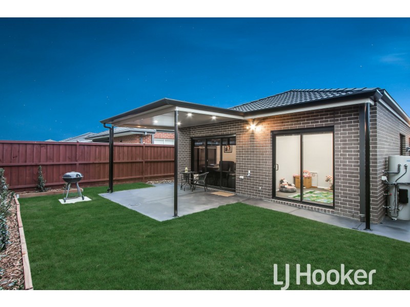 14 Mossey Crescent, Cranbourne East VIC 3977