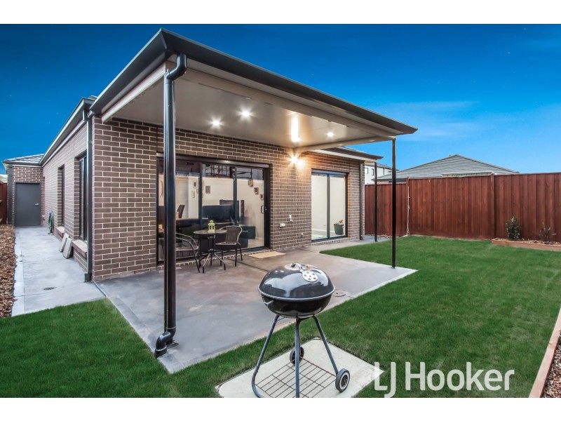 14 Mossey Crescent, Cranbourne East VIC 3977