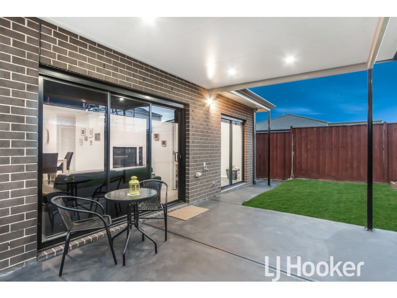 14 Mossey Crescent, Cranbourne East VIC 3977