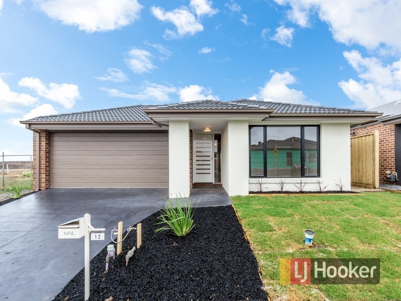 12 Walbrook Drive, Clyde North VIC 3978