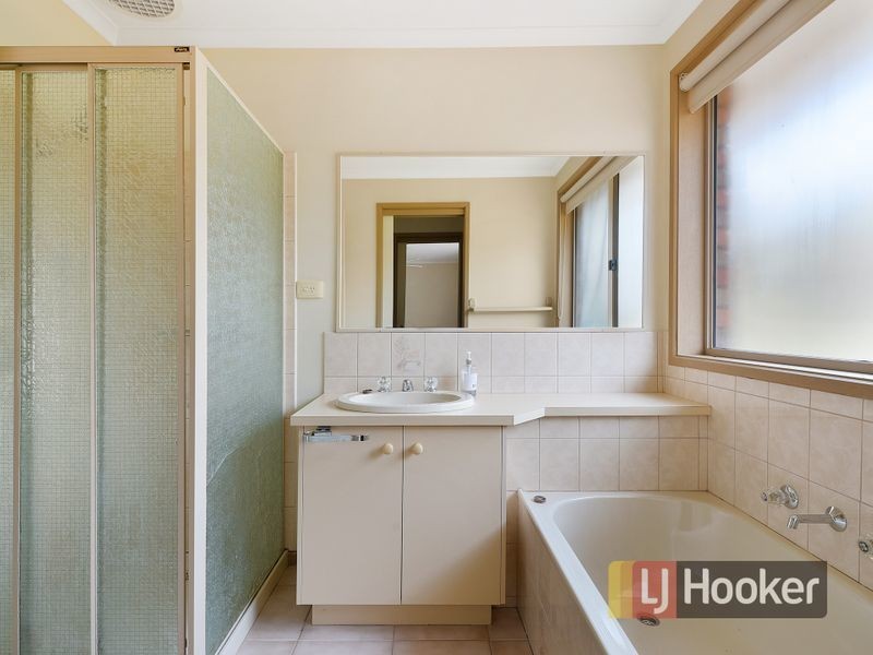 2/6 Hawker Gardens, Berwick VIC 3806