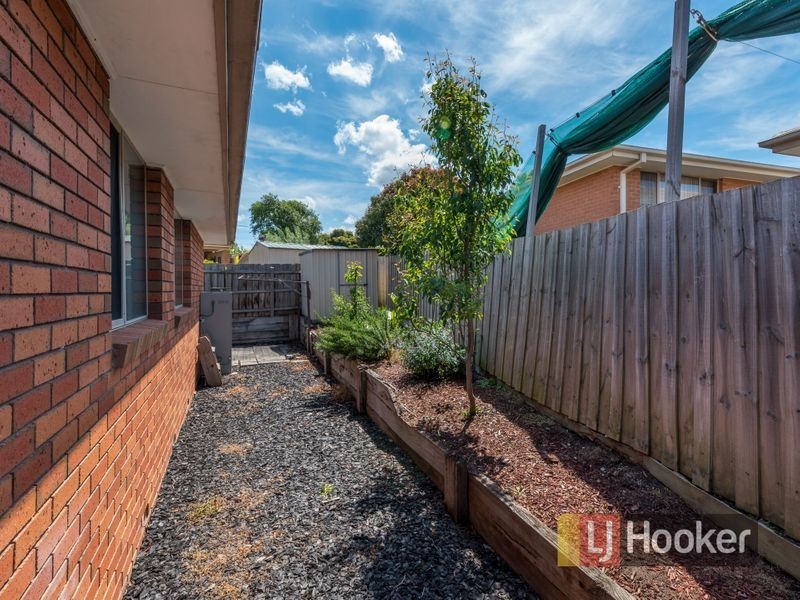 2/6 Hawker Gardens, Berwick VIC 3806