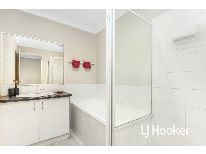 13/133 Bemersyde Drive, Berwick VIC 3806