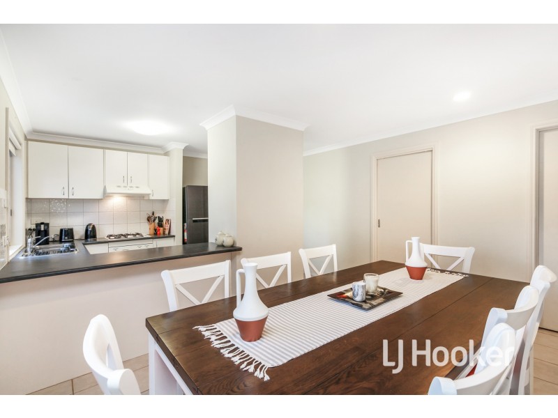 13/133 Bemersyde Drive, Berwick VIC 3806